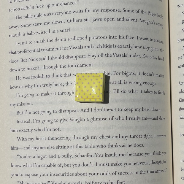 Yellow/purple polka